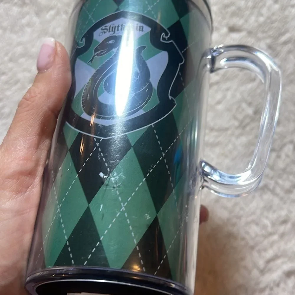 Slitheryn  insulated mug with lid and handle